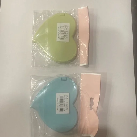 NWT Cinnamoroll & Pom Pom Purin compact mirror with hair comb - Picture 3 of 3